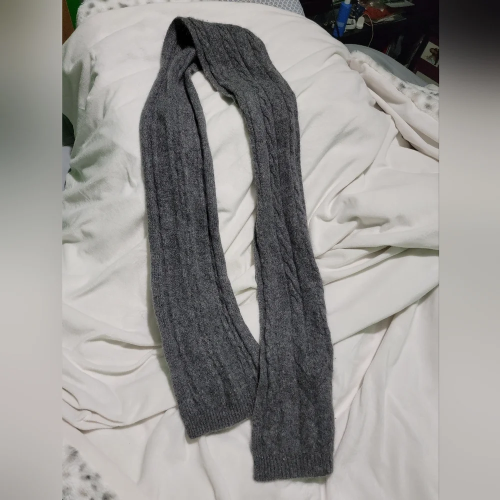 Charter Club 100% Cashmere scarf - Picture 3 of 4